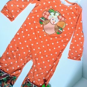 Adorable outfit for holidays.